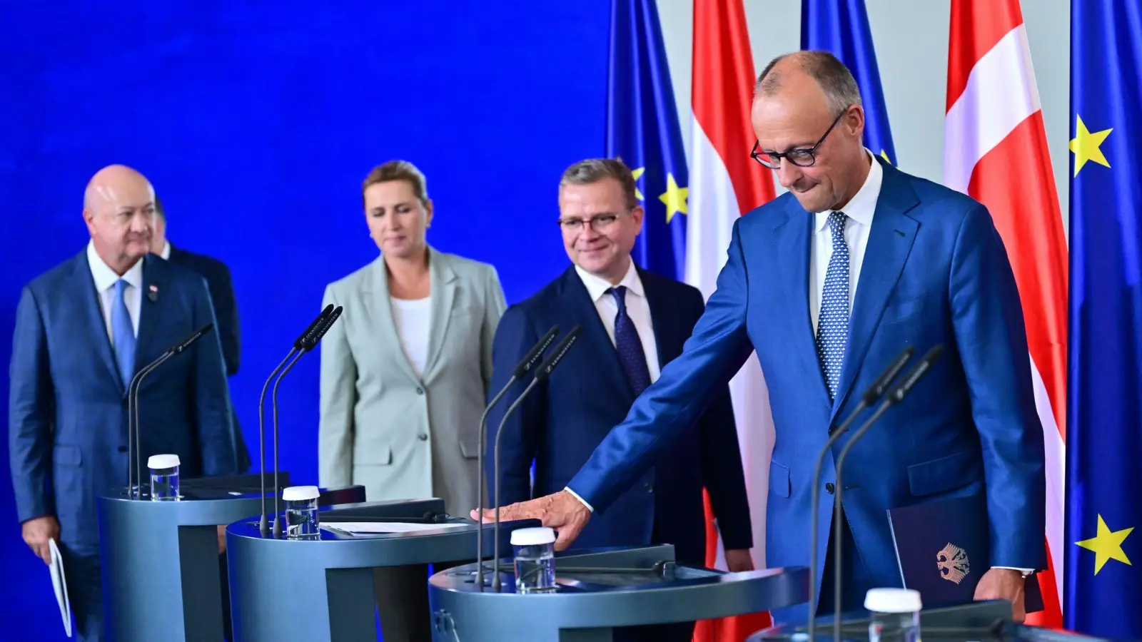 Bundeskanzler Friedrich Merz schmiedet mit fünf weiteren europäischen Regierungschefs eine Allianz gegen Pläne für eine massive Aufstockung des langfristigen EU-Haushalts.  (Foto: Sebastian Gollnow/dpa)