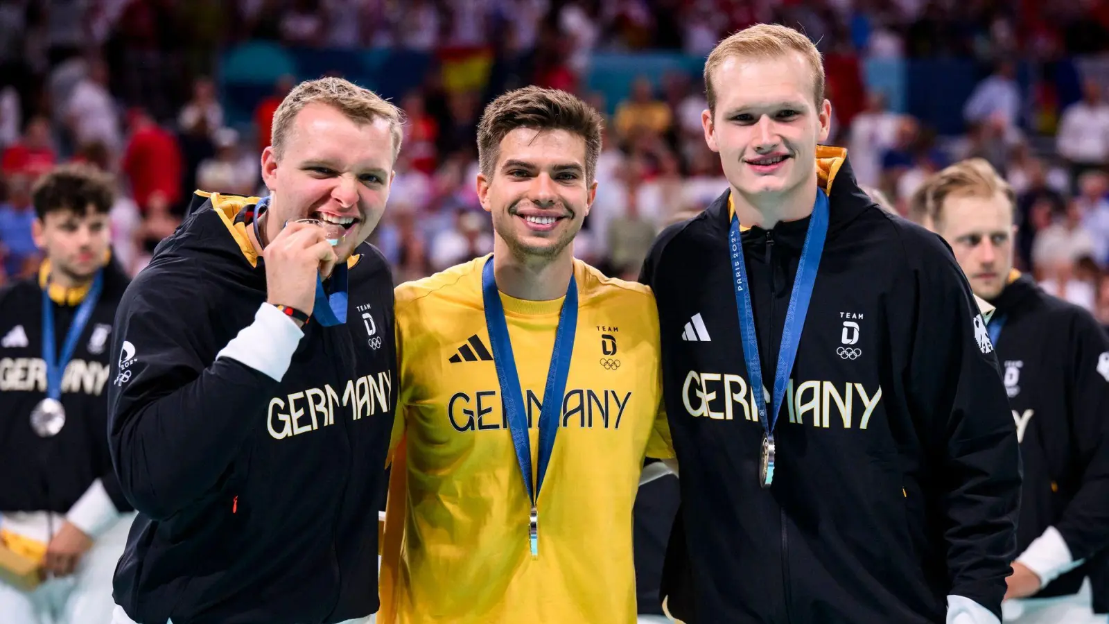 Justus Fischer, Renars Uscins und Torhüter David Späth gehört die Zukunft im DHB-Team. (Foto: Tom Weller/dpa)