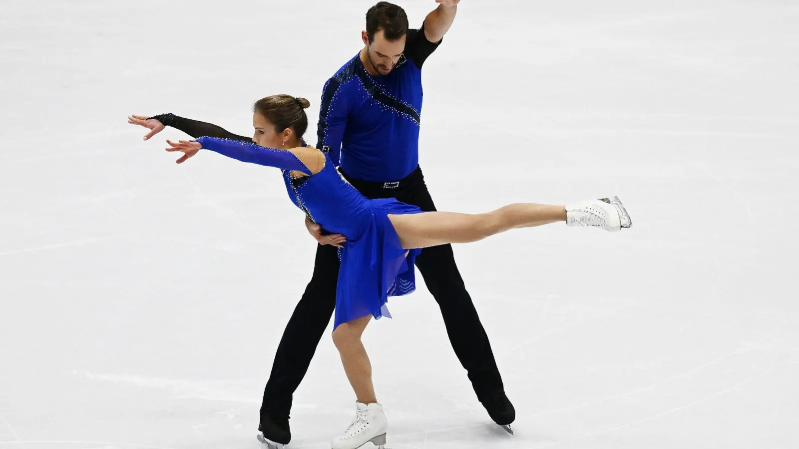 Alisa Efimowa und Ruben Blommaert aus Deutschland in Aktion. (Foto: Angelika Warmuth/dpa)