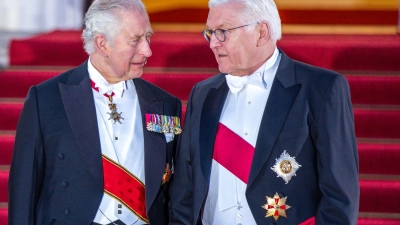 Gegenbesuch: Bundespräsident Frank-Walter Steinmeier und seine Frau Elke Büdenbender kommen zum Staatsbesuch nach London (Foto: Jens Büttner/dpa)