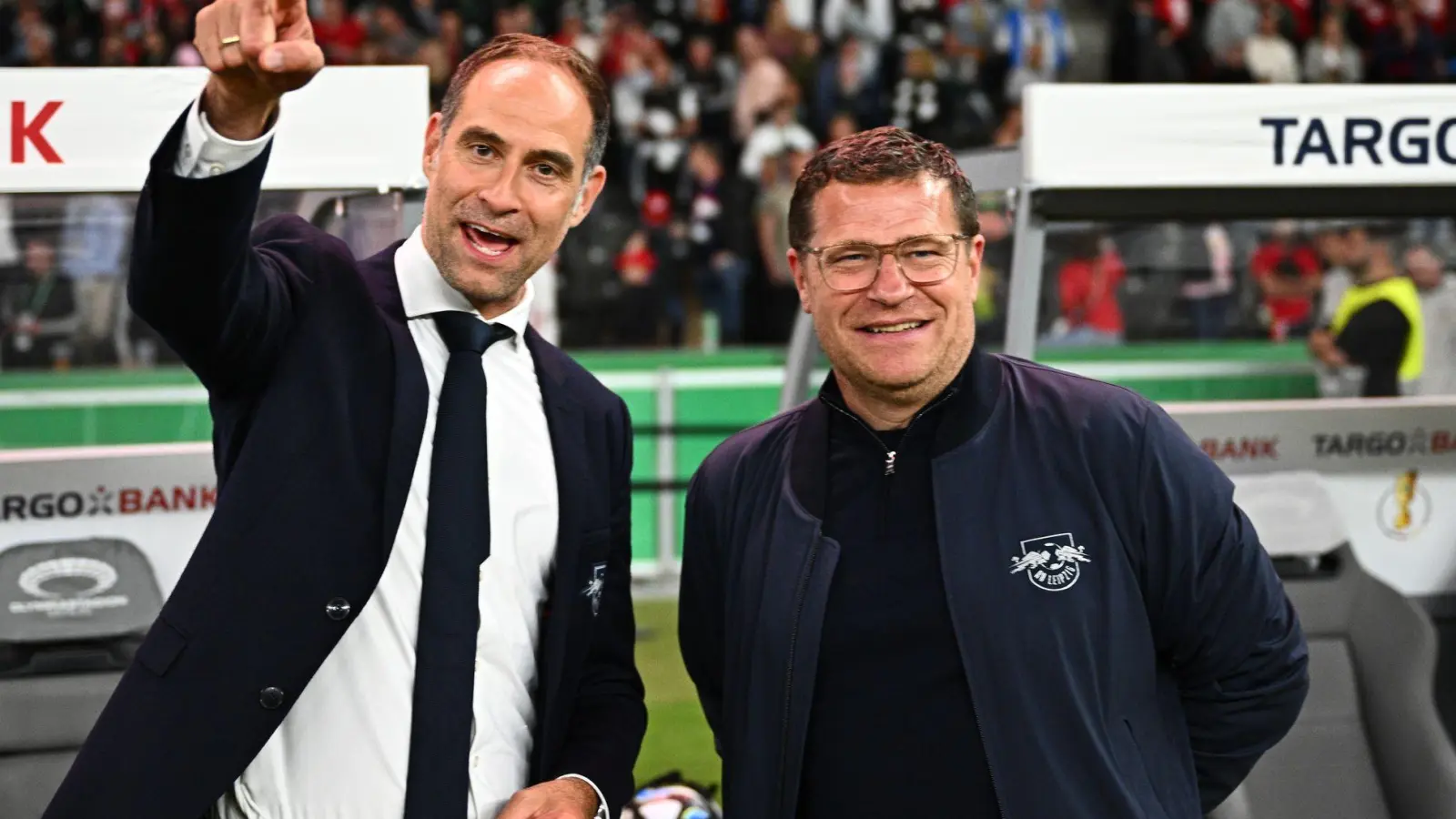 Einst vereint bei Red Bull Leipzig, wenn auch nur kurz: Oliver Mintzlaff und Max Eberl. (Foto: Tom Weller/dpa)