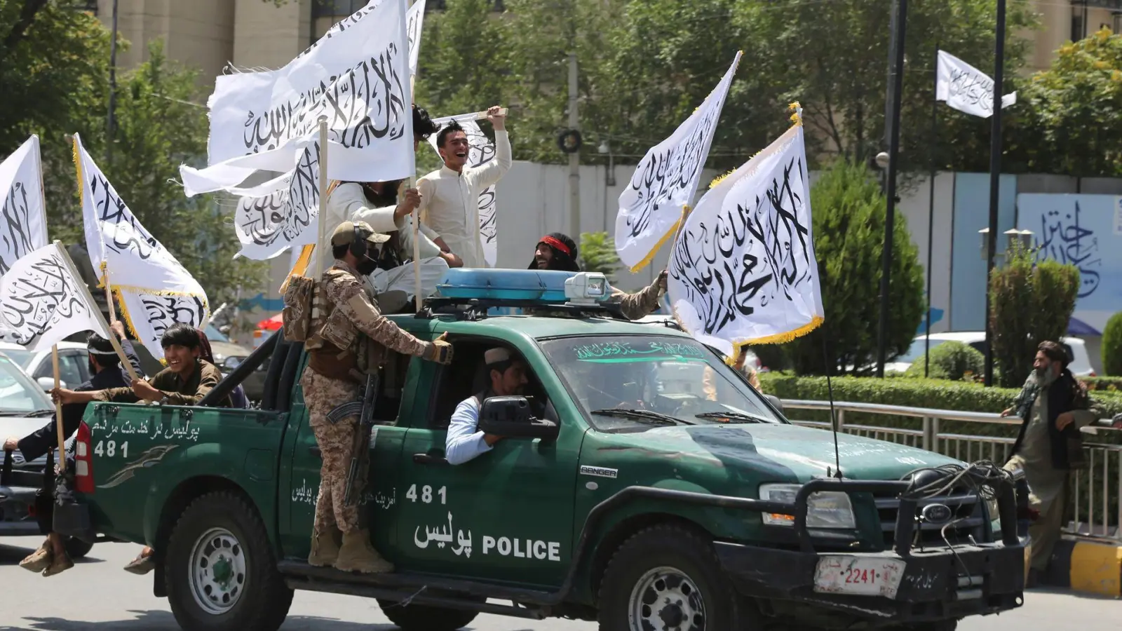 Für die militant-islamistischen Taliban ist der Jahrestag des Abzugs der US-geführten Truppen aus Afghanistan ein Grund zum Feiern. (Foto: Siddiqullah Alizai/AP/dpa)