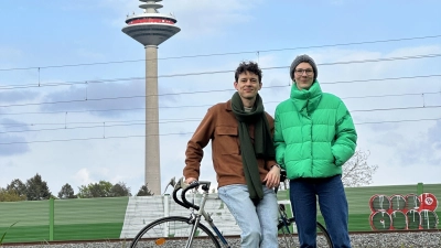 Ob Festival, Kino oder Lesungen: Isabell Graf und Florian Hahn, die aus Dombühl stammen, sind seit 2018 Teil von KellerKultur. Das Bild zeigt sie in ihrer Wahlheimat Frankfurt. (Selbstauslöserfoto: Florian Hahn und Isabell Graf)