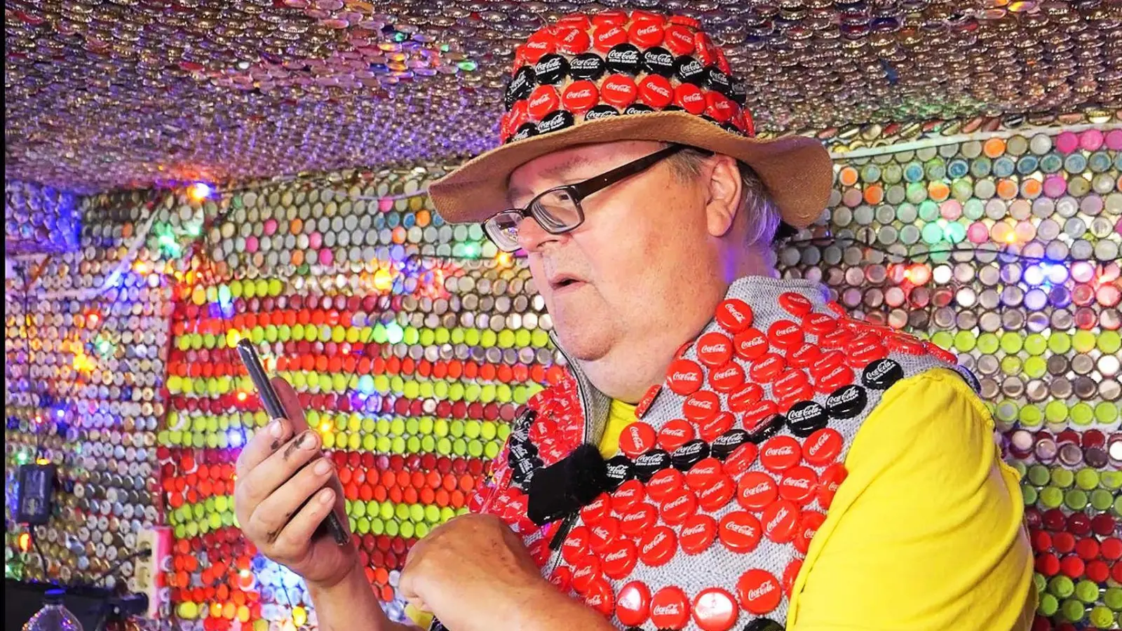 Rund 130.000 Flaschenverschlüsse hat Frank Zeidler in den vergangenen Jahren verbaut. (Foto: Jörn Hüneke/dpa)