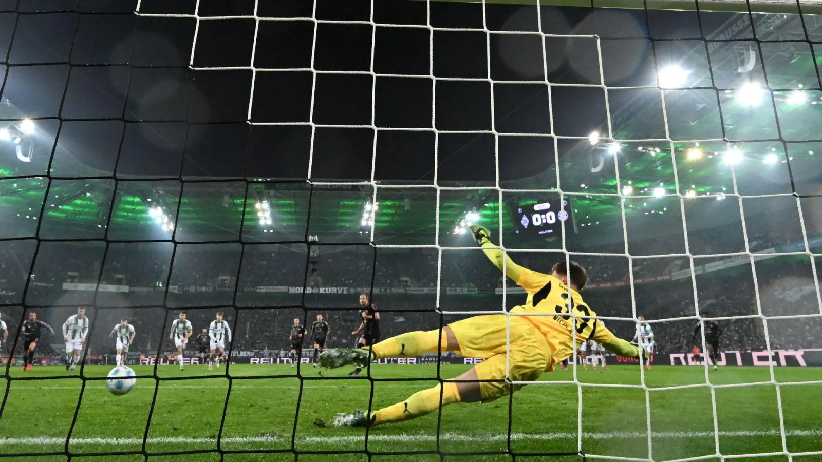 Die Entscheidung: Kane trifft zum 1:0. (Foto: Federico Gambarini/dpa)