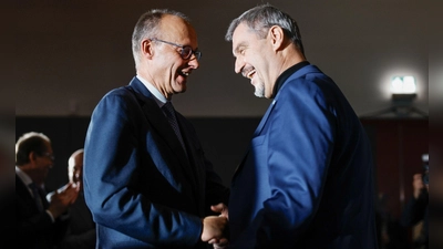 Wollen auch auf dem CSU-Parteitag Einigkeit demonstrieren: Friedrich Merz und Markus Söder. (Archivbild) (Foto: Tobias Koch/CDU/CSU-Fraktion im Deutschen Bundestag/dpa)