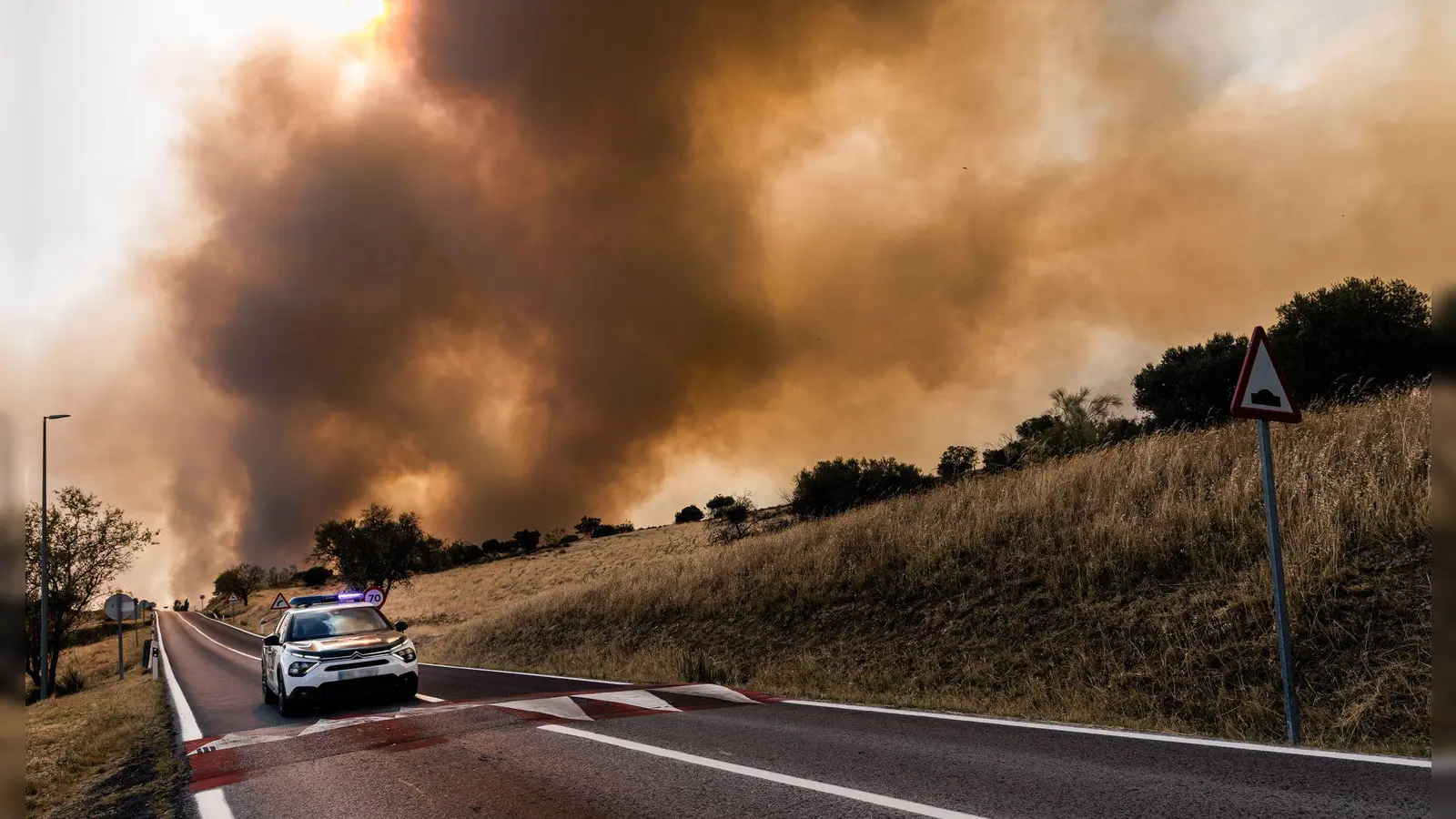 Befürchtet wird, dass sich die Brände in Spanien noch ausweiten. (Foto: Carlos Luján/EUROPA PRESS/dpa)