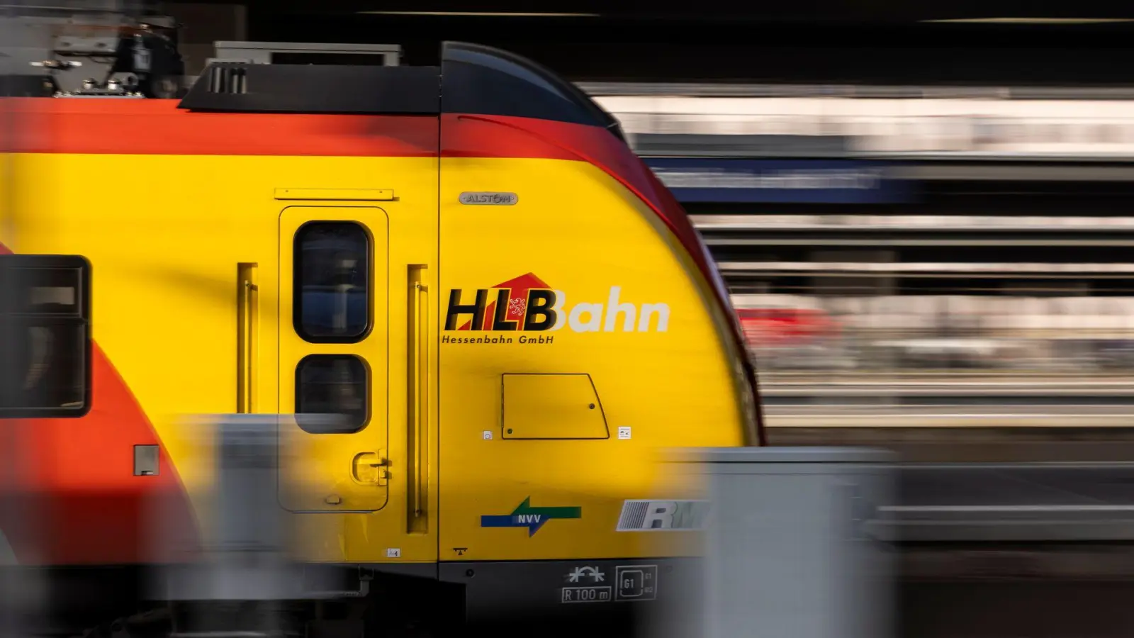 Auf einer Linie der Hessischen Landesbahn fallen Züge aus (Archivbild)  (Foto: Hannes P. Albert/dpa)