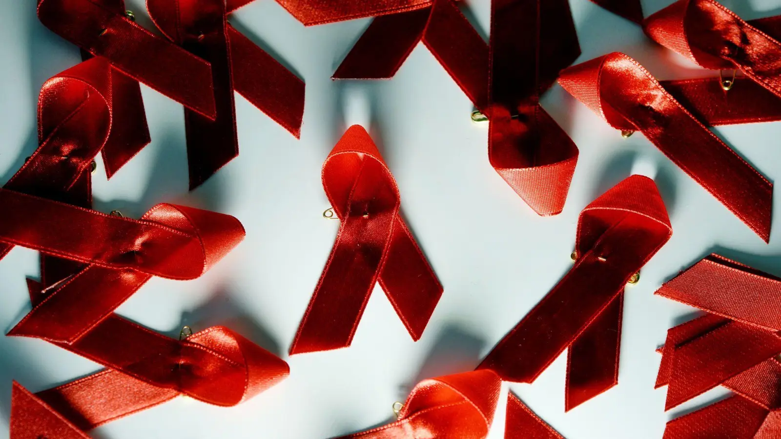 Moderne Therapien ermöglichen Menschen mit HIV ein langes und normales Leben: Die Infektion ist heute keine tödliche Bedrohung mehr. (Foto: Jens Kalaene/dpa-Zentralbild/dpa-tmn)