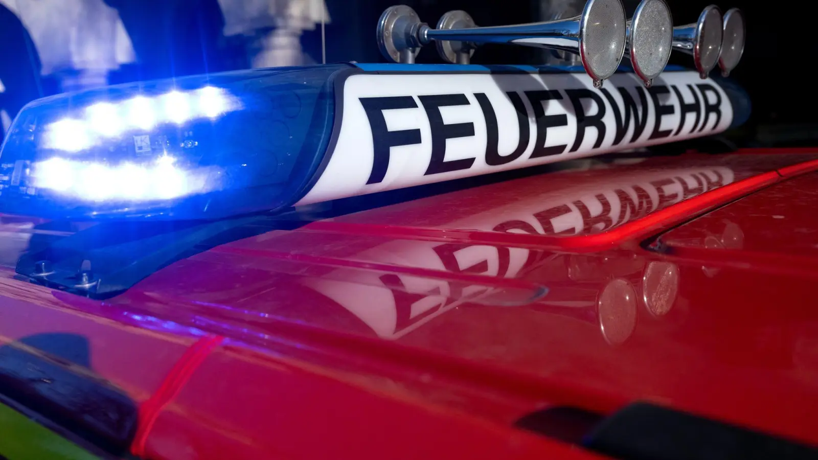 Für einen Bauernhof-Brand musste die Feuerwehr ausrücken (Symbolbild).  (Foto: Sven Hoppe/dpa)