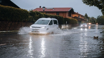 In Bayern wird im Laufe des Tages mehr Starkregen erwartet, auch Hagel und Sturmböen sind möglich.  (Foto: Sebastian Pieknik/NEWS5/dpa)