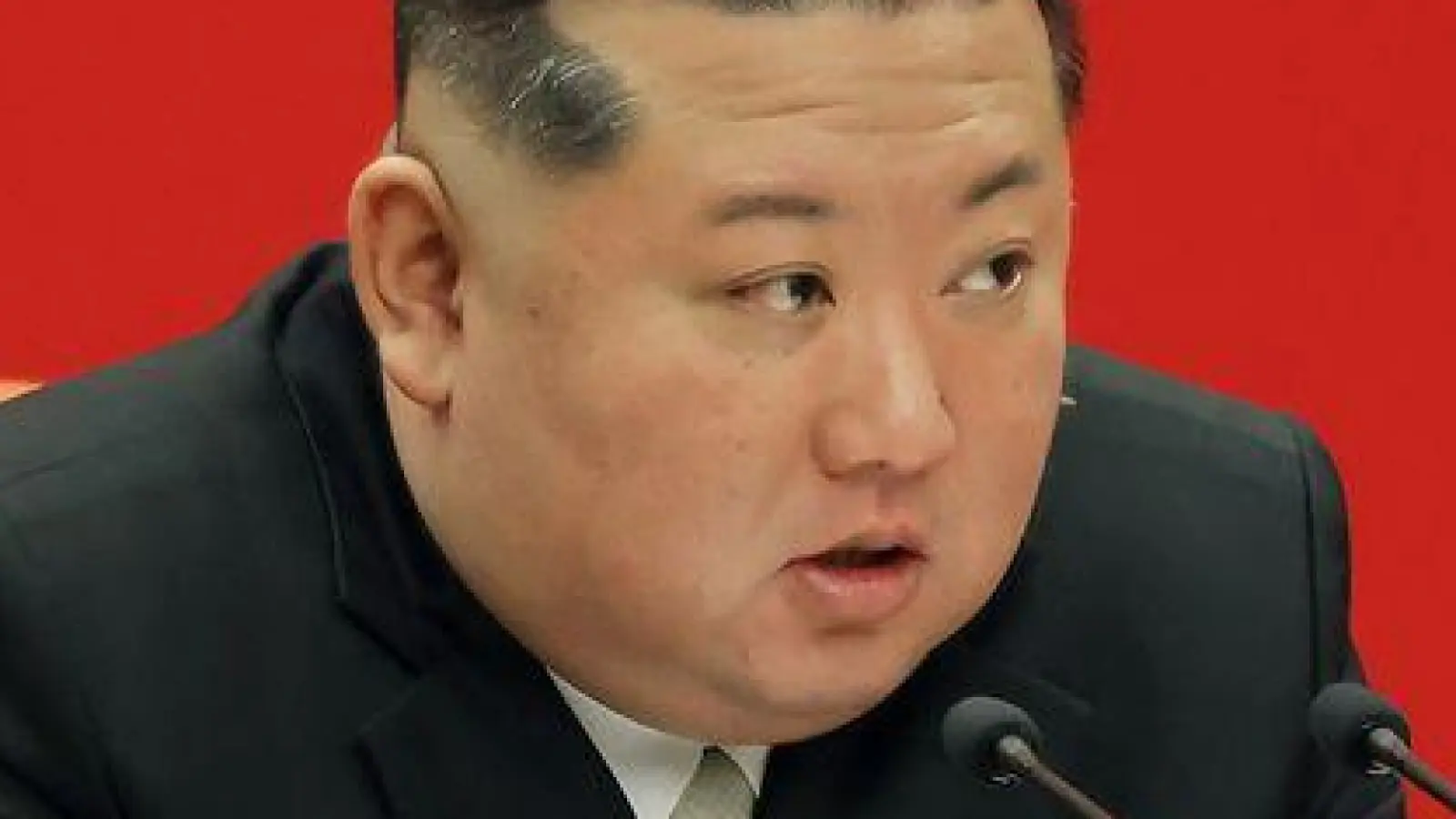 Nordkoreas Machthaber Km Jong Un rückt von dem jahrzehntelangen Ziel einer Wiedervereinigung mit Südkorea ab. (Archivbild) (Foto: Uncredited/KCNA/KNS/dpa)