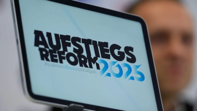 Bayerische Clubs reagieren skeptisch auf Reform-Modelle in der Regionalliga. (Archivbild) (Foto: Hendrik Schmidt/dpa)