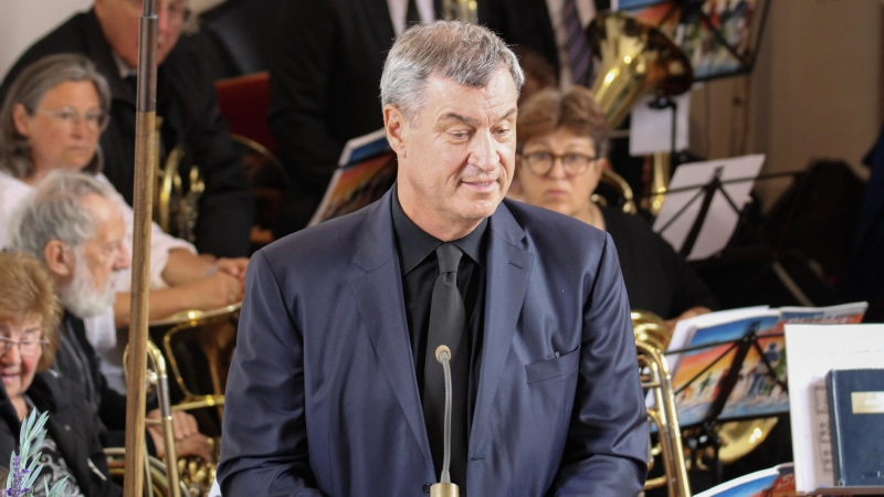 Ministerpräsident Markus Söder war nach Ansbach-Schalkhausen gekommen, um Hans Maurers Verdienste zu würdigen.  (Foto: Constantin Prosch)