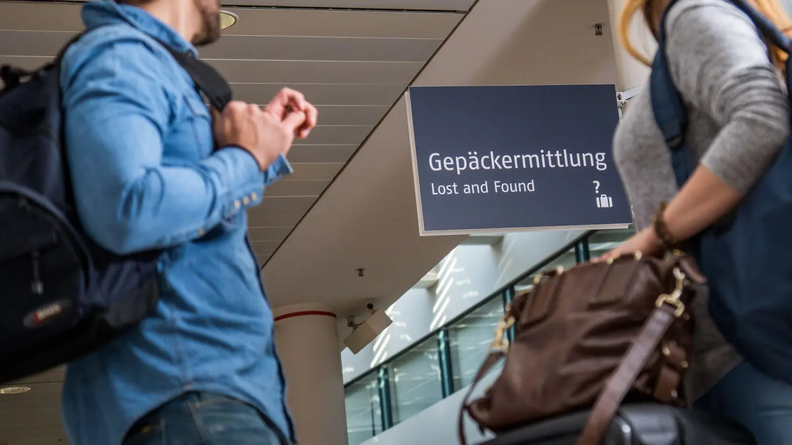 Das Gepäck kommt am Flughafen einfach nicht mehr an? Dann am besten gleich melden, um den Schaden ersetzt zu bekommen. (Foto: Christin Klose/dpa-tmn)