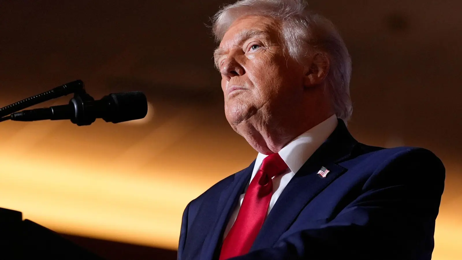 Seit Wochen verschärft Trump den Ton gegenüber Venezuela.  (Foto: Alex Brandon/AP/dpa)