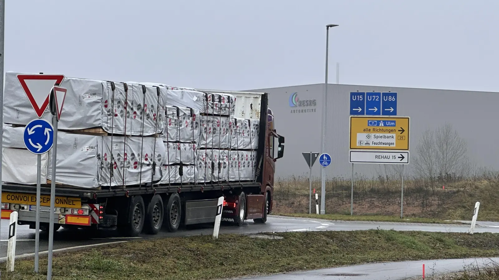 Seit 2022 nimmt die Stadt Feuchtwangen eigene Zählungen vor, um die Verkehrsströme auf Ortsdurchfahrt und Westtangente zu dokumentieren. Auch 2026 soll die Verkehrsbelastung ermittelt werden. (Foto: Martina Haas)