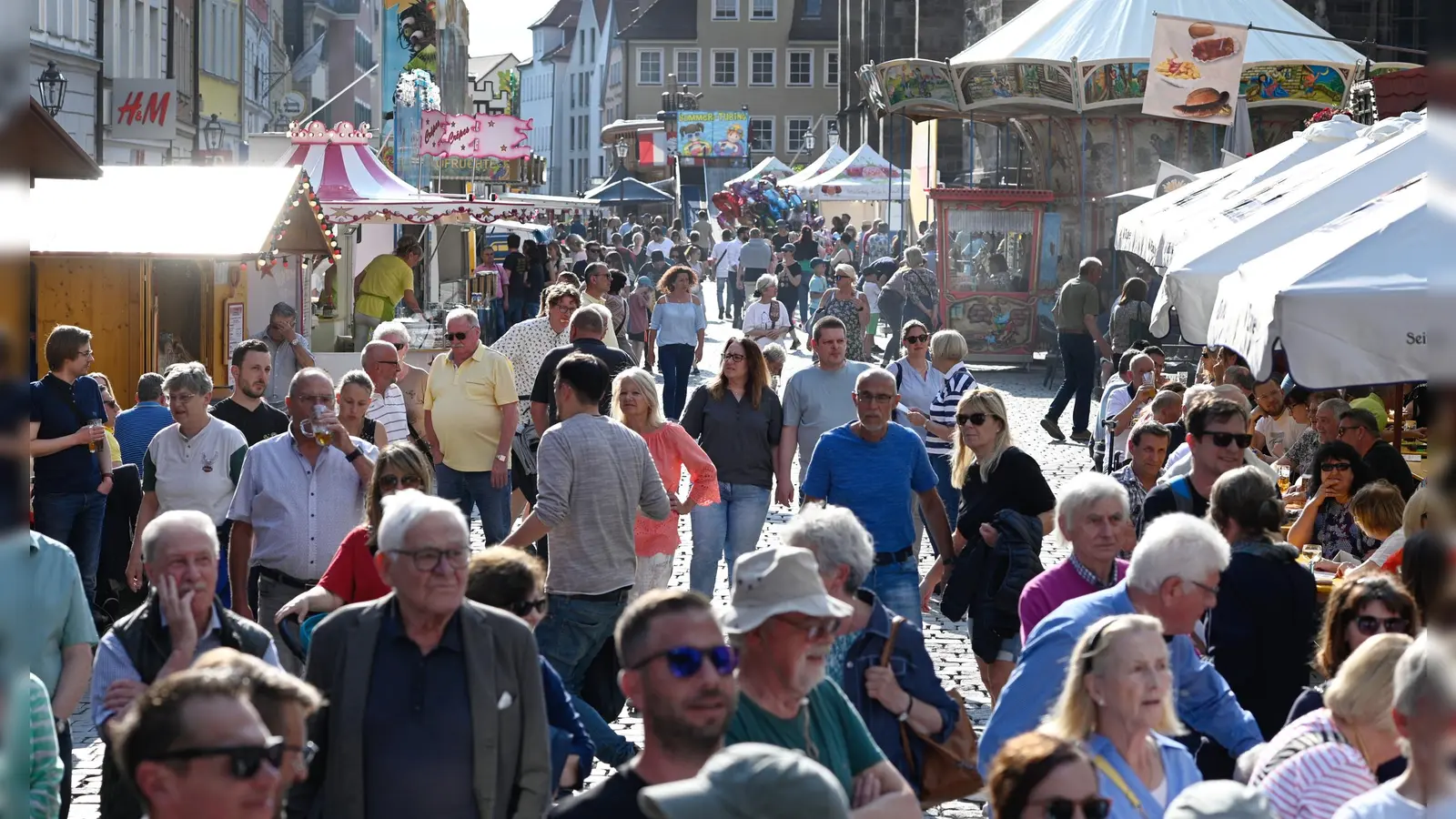 Bieranstich, Livemusik und ordentlich Trubel: Das sind die Impressionen unserer Reporter vom Ansbacher Altstadtfest 2023. (Foto: Jim Albright)