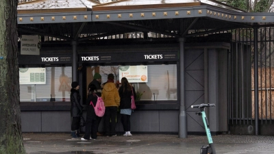 Einige Tageskarten für Zoo und Tierpark werden teurer. Der Zoo begründet die Preiserhöhungen mit der allgemeinen „Kostenexplosion“. (Foto: Paul Zinken/dpa)
