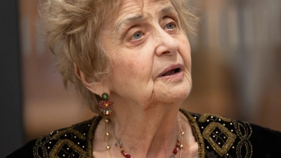Tova Friedman, die als Kind das Vernichtungslager Auschwitz überlebte, ist auch heute - 81 Jahre nach der Befreiung des Lagers durch die Rote Armee - noch auf der Suche nach Gerechtigkeit. (Foto: Markus Lenhardt/dpa)