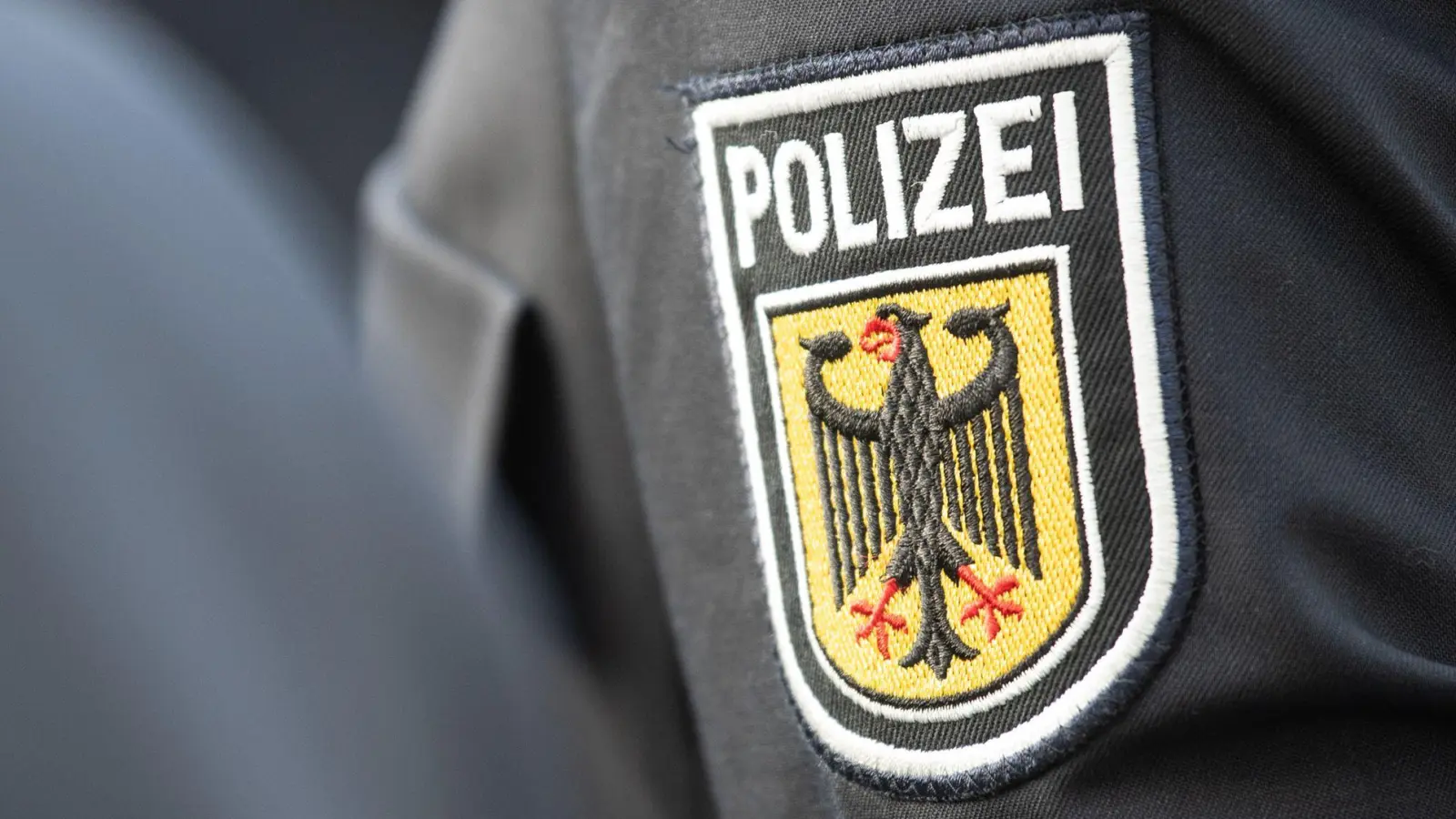 Die Bundespolizei ermittelte schließlich über den Arbeitsplatz die Identität der Frau. (Symbolbild) (Foto: Boris Roessler/dpa)