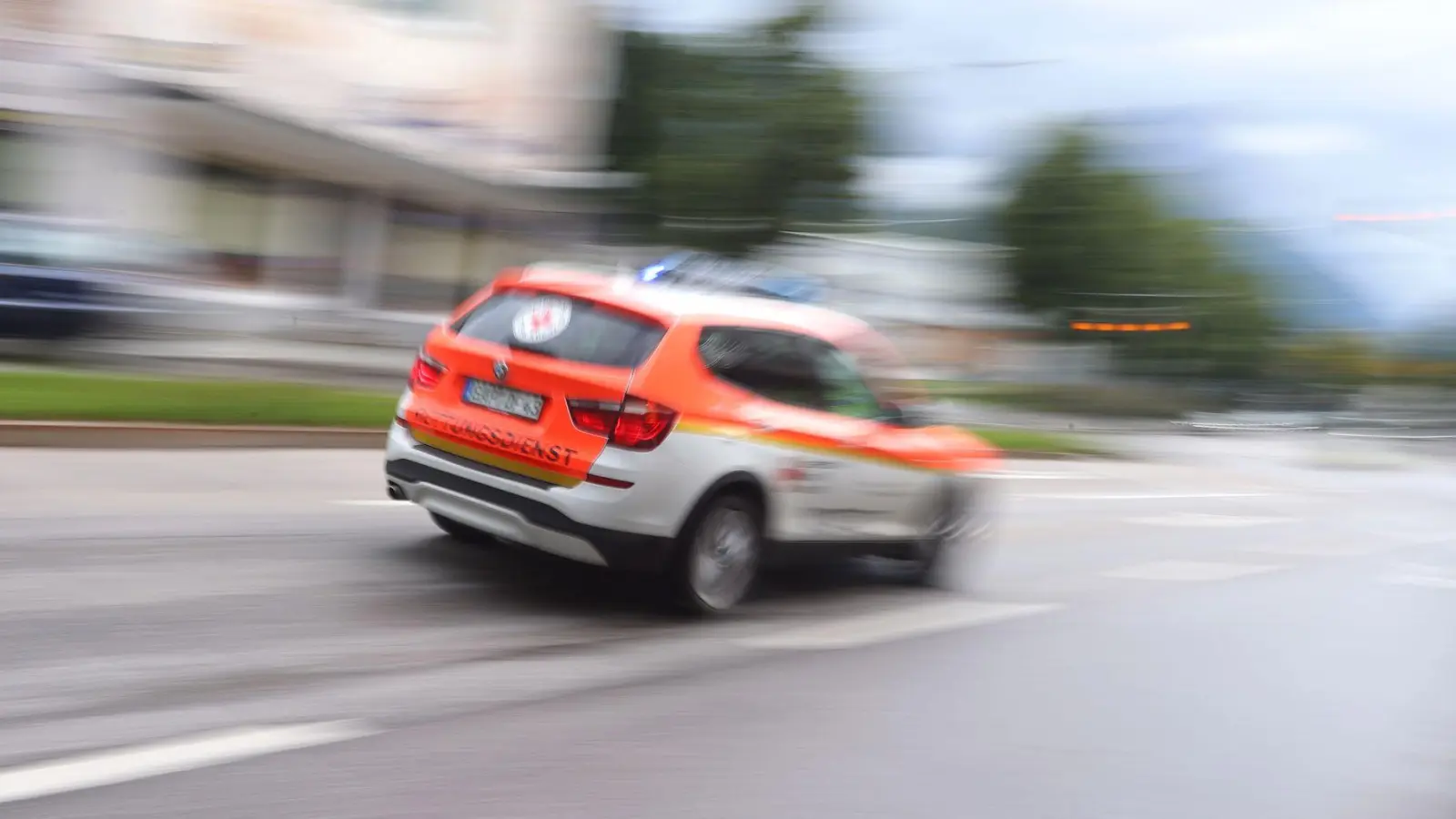 Mehrere Menschen wurden mit Verbrennungen in Krankenhäuser gebracht. (Symbolbild) (Foto: Karl-Josef Hildenbrand/dpa)
