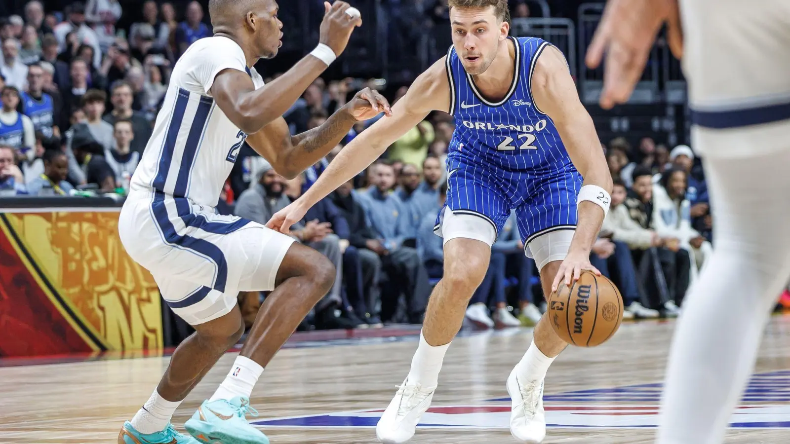 Franz Wagner (r) konnte spielen und stand in der Startaufstellung.  (Foto: Andreas Gora/dpa)