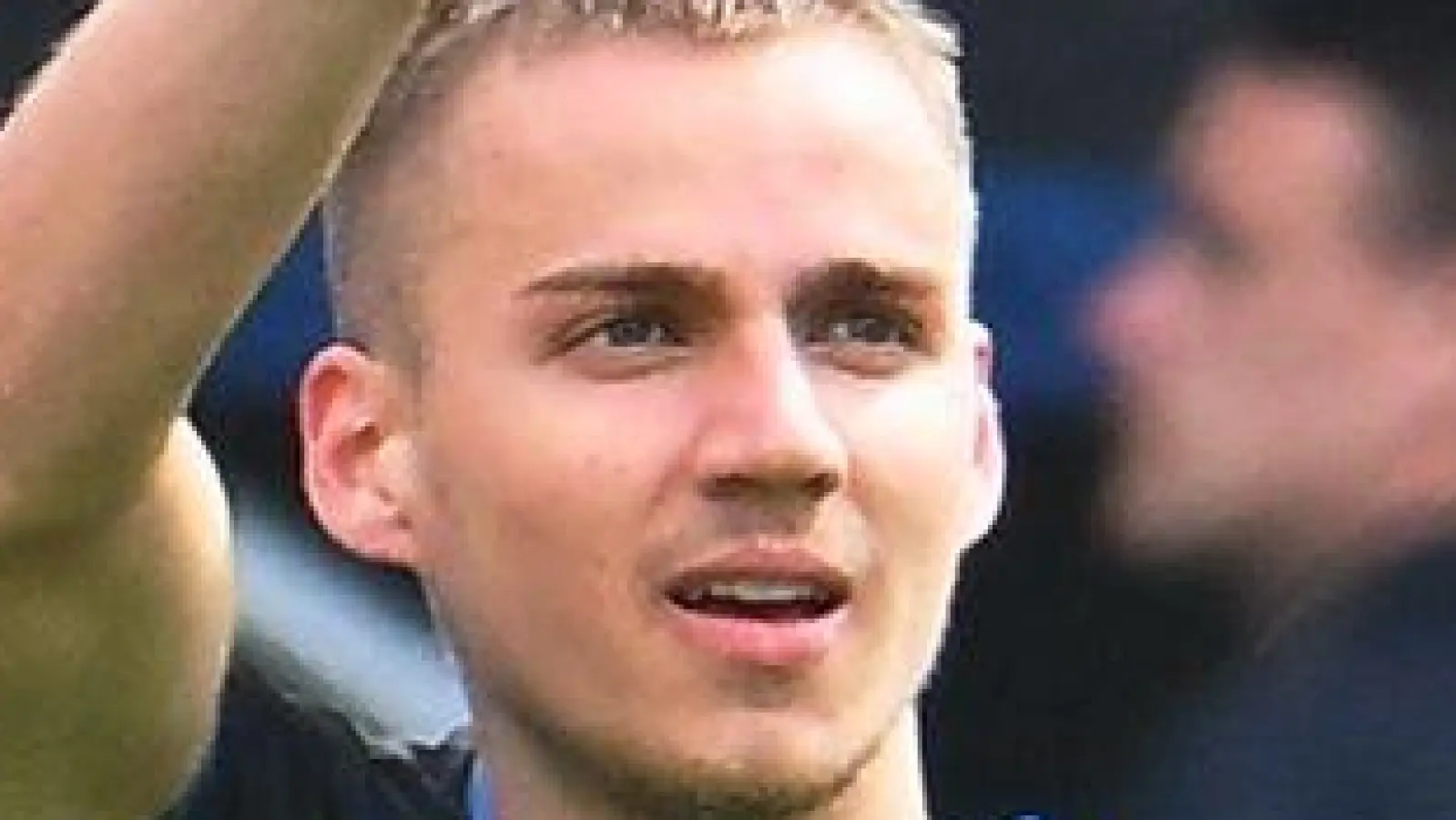 Filip Bilbija (r) erzielte in der ersten Halbzeit drei Tore. (Foto: Swen Pförtner/dpa)