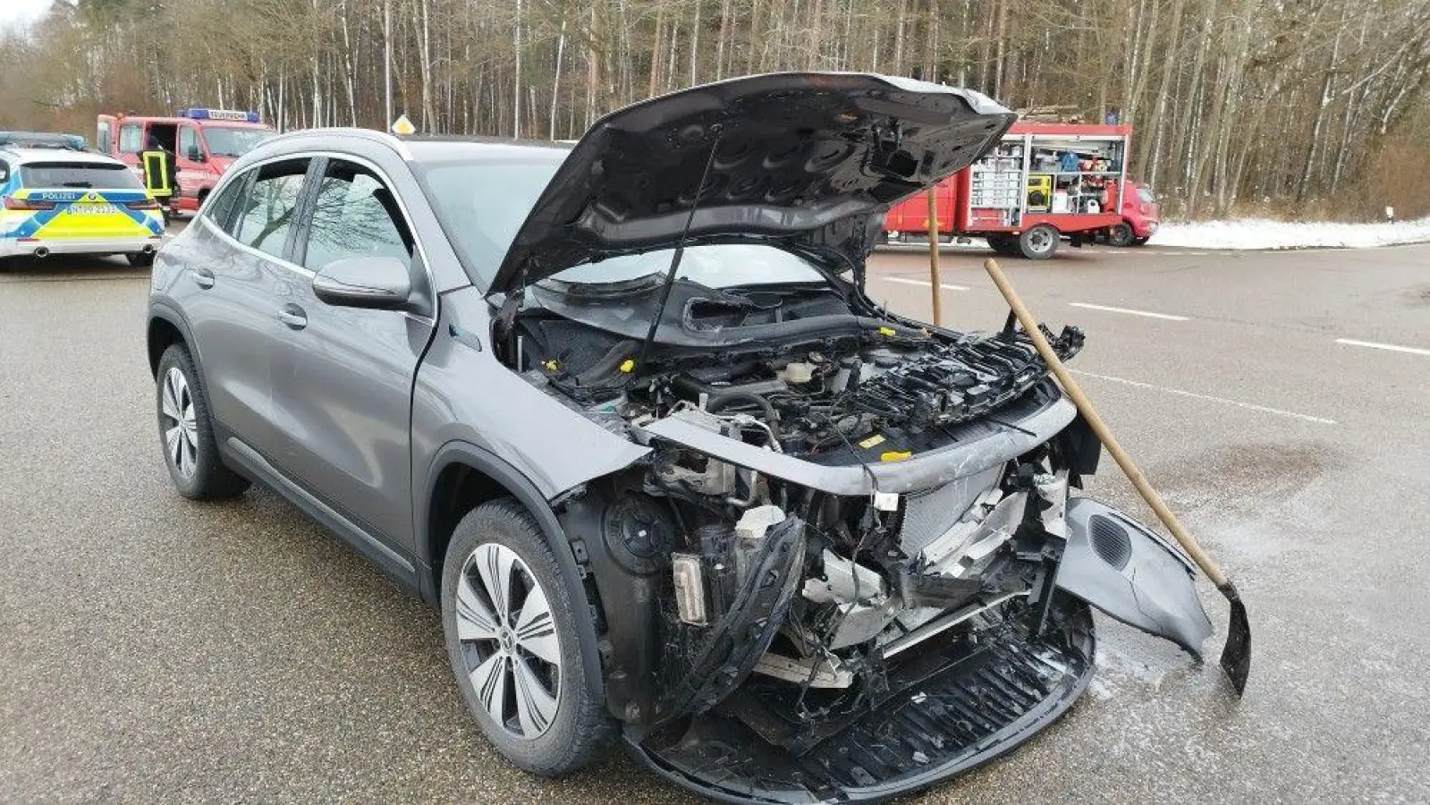 Der Unfall endete glimpflich. Schäden gab es nur an der Front dieses Pkw. (Foto: Robert Maurer)