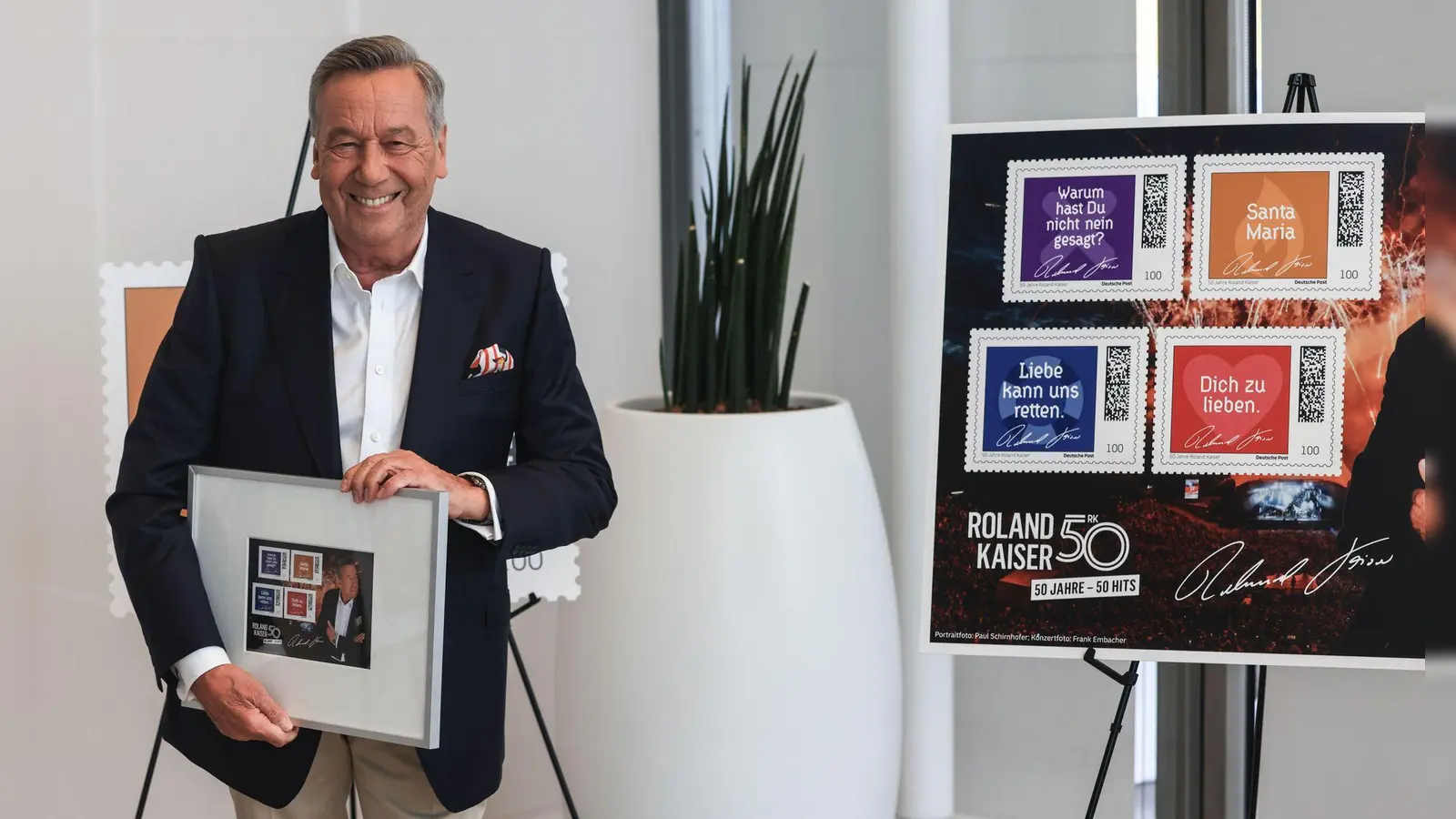 Roland Kaiser ist der erster Schlagerstar, der in Deutschland seine eigenen Briefmarken bekommt. (Foto: Oliver Berg/dpa)