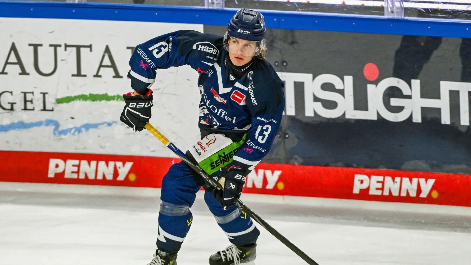 Mario Zimmermann bleibt den Straubing Tigers erhalten. (Archivbild) (Foto: Armin Weigel/dpa)