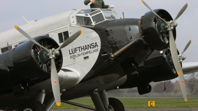 Die Ju 52 war Rückgrat der ersten Lufthansa in der NS-Zeit.  (Foto: Bernd Wüstneck/dpa)