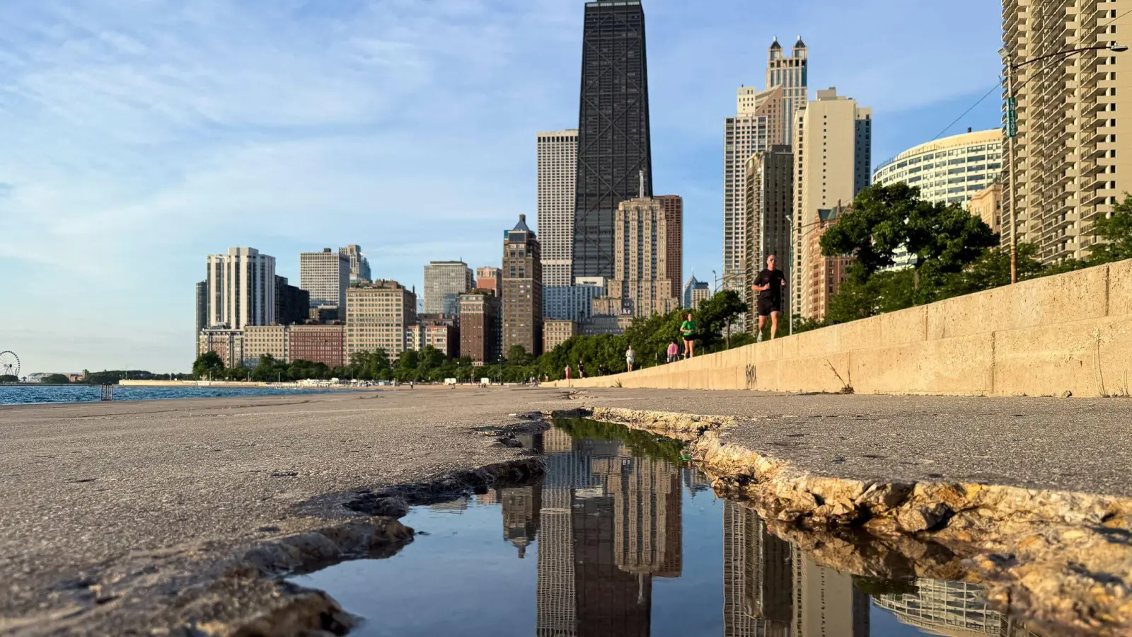Am Lake Michigan bereitet sich die Nationalmannschaf nach der Ankunft in Amerika weiter auf die WM vor.  (Foto: Christian Charisius/dpa)