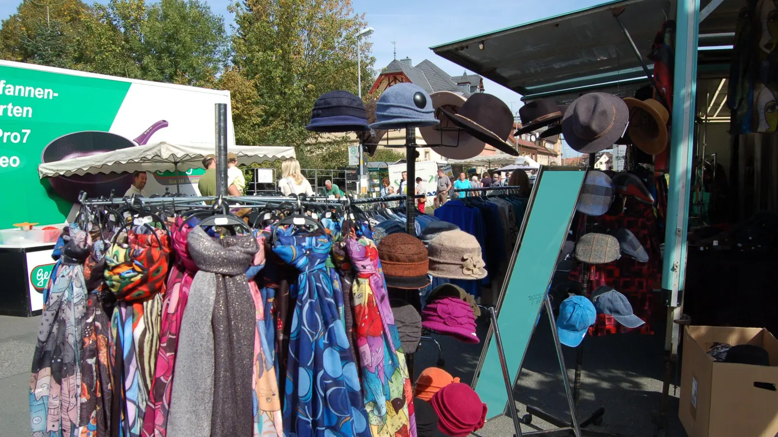 Kulinarik, Bummeln und gute Stimmung: In Neustadt herrscht im Rahmen des Herbstfestes ein buntes Treiben. Veranstaltet wird das Fest von der Stadt Neustadt und der Werbegemeinschaft NEA-Aktiv. (Foto: Christa Frühwald)