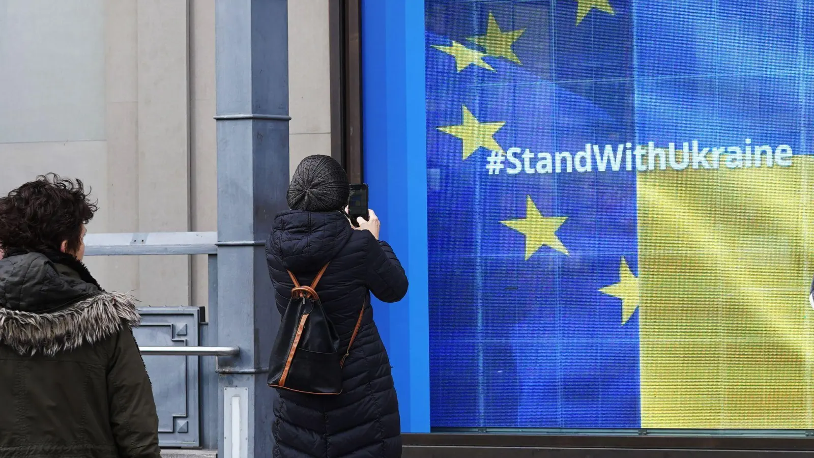 Hält die Unterstützung der Europäischen Union für die Ukraine auch fast zwei Jahre nach Kriegsbeginn? (Foto: Joerg Carstensen/dpa)