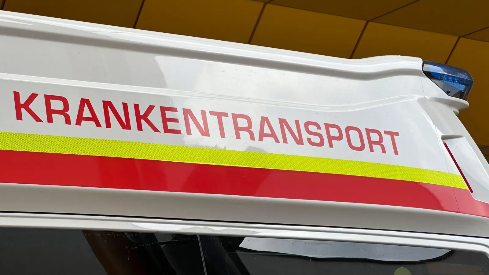 In einem winzigen Spalt war ein junger Deutscher im österreichischen Wintersportort Sölden stundenlang eingeklemmt. (Foto: Matthias Röder/dpa)