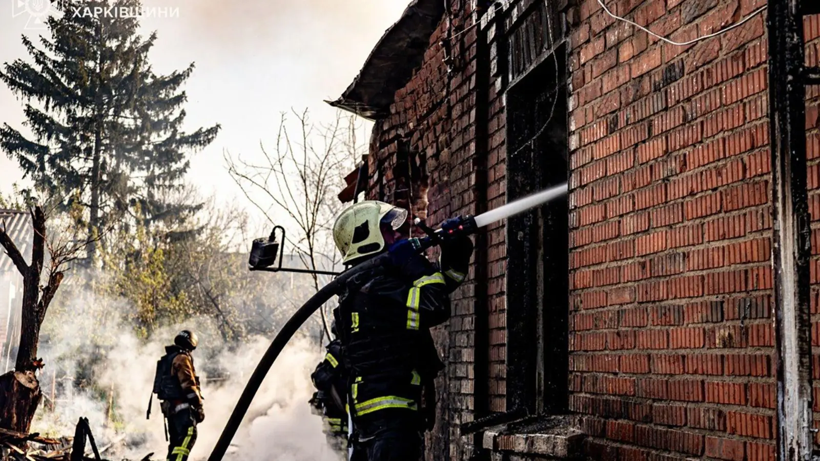 Die Ukraine erhebt nach dem einseitig von Kiew ausgerufenen Beginn einer Waffenruhe Vorwürfe gegen Moskau. (Foto: Uncredited/Ukrainian Emergency Service/AP/dpa)