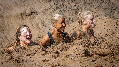 Richtig schlammig geht es beim Mud Masters zu. (Foto: Mirko Fryska)