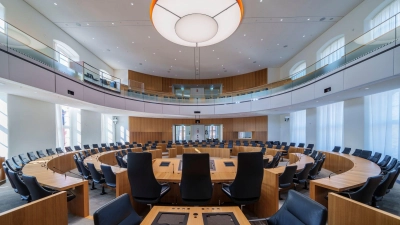 Umfrage deutet auf Kopf-an-Kopf-Rennen zwischen CDU und SPD hin. (Archivbild) (Foto: Andreas Arnold/dpa)