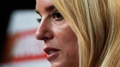 Erfolg für Trumps Justizministerin Pam Bondi: Anti-Drogenbehörden ist ein großer Schlag gegen den illegalen Drogenhandel gelungen.  (Foto: Julia Demaree Nikhinson/AP/dpa)