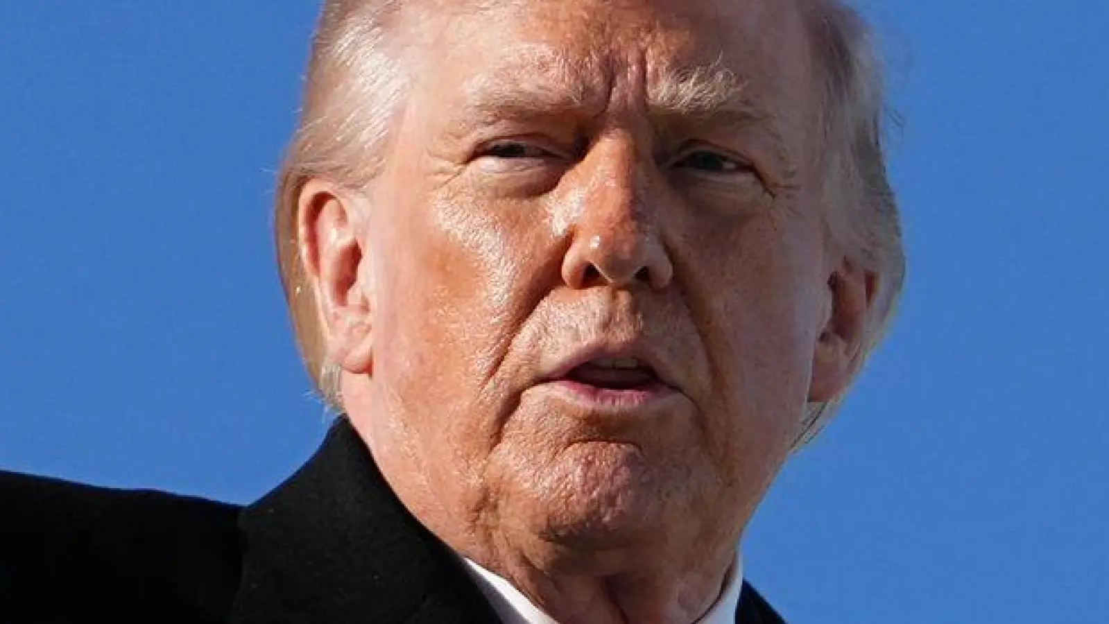 US-Präsident Trump hat im Streit über das iranische Atom- und Raketenprogramm Teheran mit einem Angriff gedroht. (Archivbild) (Foto: Matt Rourke/AP/dpa)