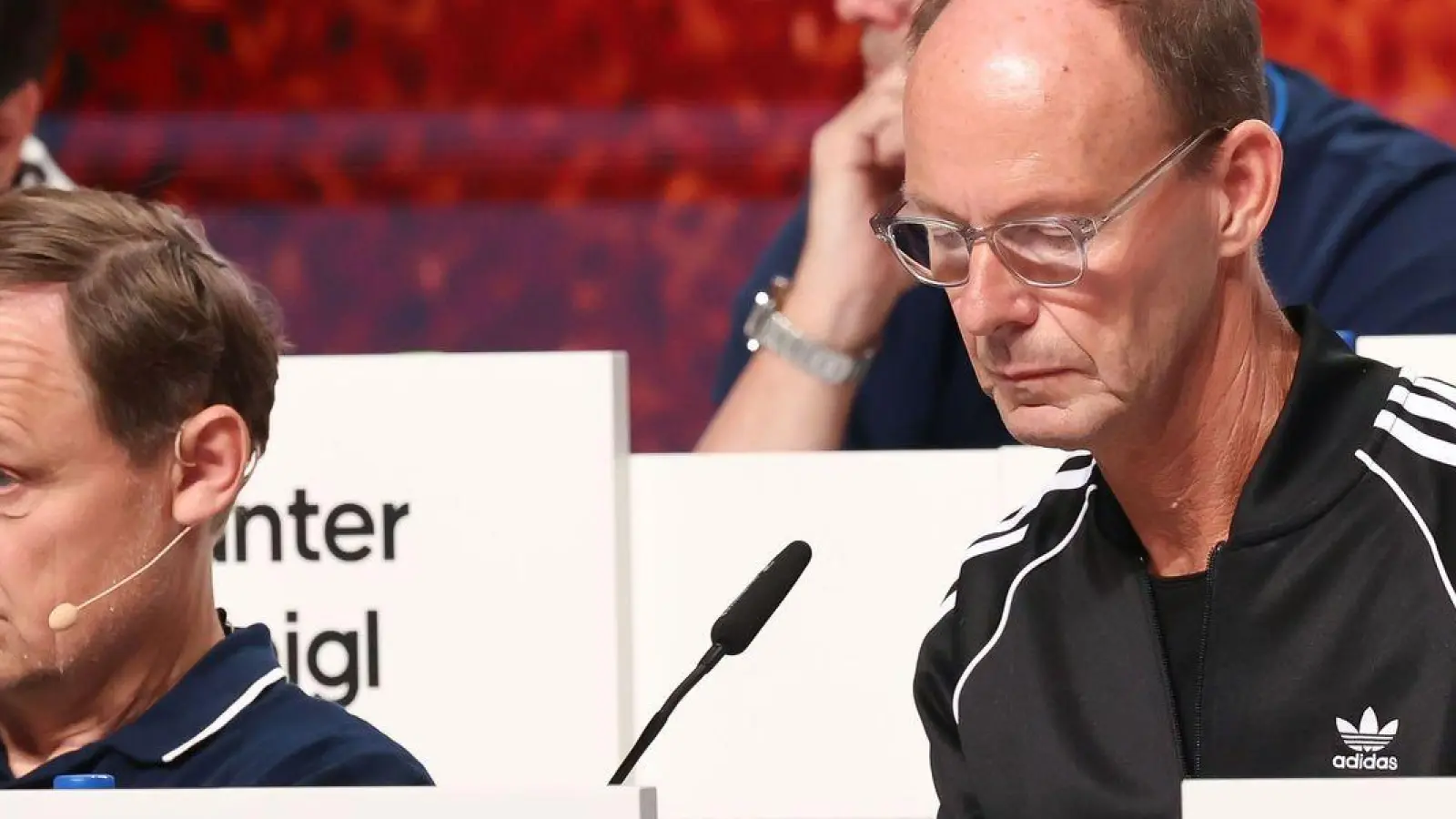 Trotz heftigen Gegenwinds darf Thomas Rabe ein weiteres Jahr als Chef des Adidas-Aufsichtsrates weitermachen.  (Foto: Daniel Löb/dpa)