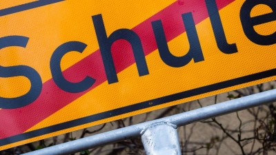 Die Zahl der Schulabgänger ohne Abschluss steigt immer weiter an. (Illustration) (Foto: Julian Stratenschulte/dpa)