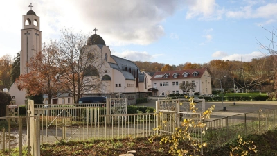 Vor dem Kloster wurde das Baby gefunden. (Foto: Christian Lademann/dpa)