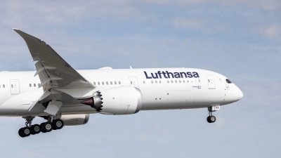 Die Maschine wurde nach Boston umgeleitet, wo der Verdächtige festgenommen wurde. (Symbolbild) (Foto: Hannes P Albert/dpa)