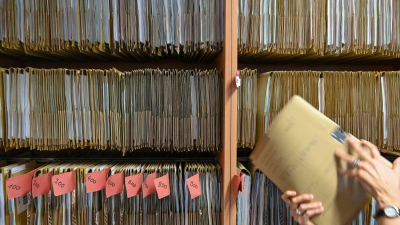 Unternehmen in Deutschland müssen eine Vielzahl von Vorschriften erfüllen (Foto: Arne Dedert/dpa)