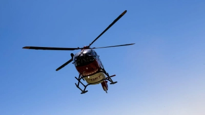 Ein Rettungshubschrauber brachte den Motorradfahrer in ein Krankenhaus. (Symbolbild) (Foto: Philipp von Ditfurth/dpa)