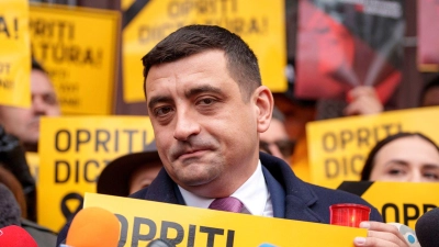 Der Rechtspopulist George Simion von der Partei AUR gilt als Favorit bei der Präsidentenwahl in Rumänien. (Archivbild) (Foto: Andreea Alexandru/AP/dpa)