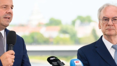 Ministerpräsident Reiner Haseloff hat Sven Schulze als seinen Nachfolger vorgeschlagen. (Foto: Klaus-Dietmar Gabbert/dpa)