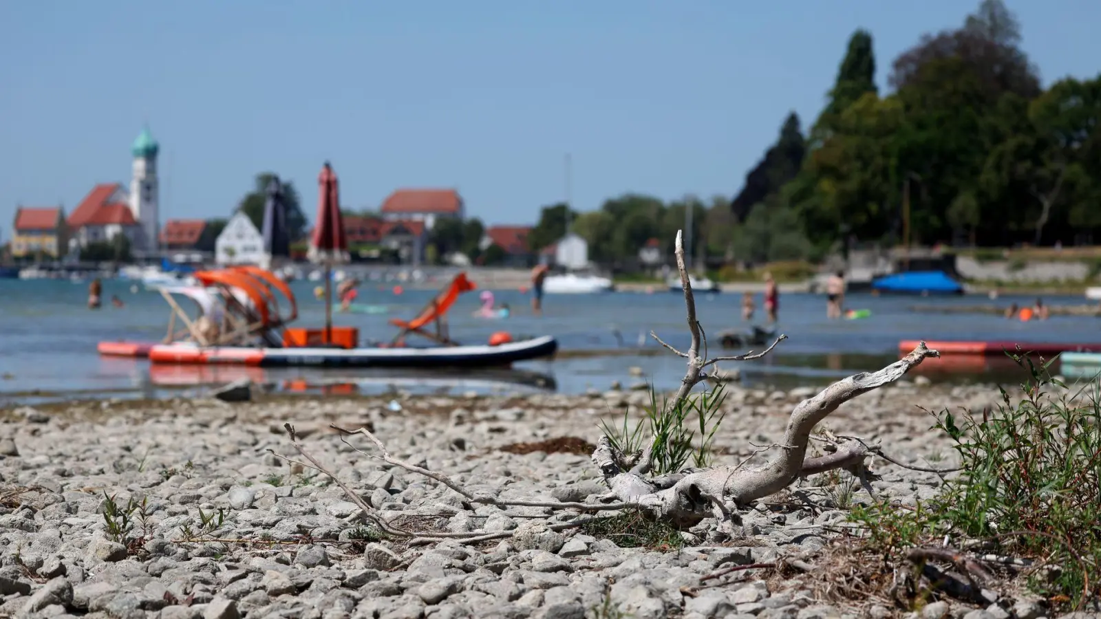 Es bleibt bis Samstag heiß, dann soll Regen kommen. (Foto: Karl-Josef Hildenbrand/dpa)